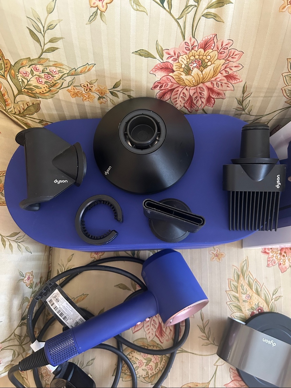 DYSON SuperSonic Bundle - Picture 9 of 12